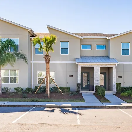 Family Retreat Near Disney With Pool & Hot Tub!